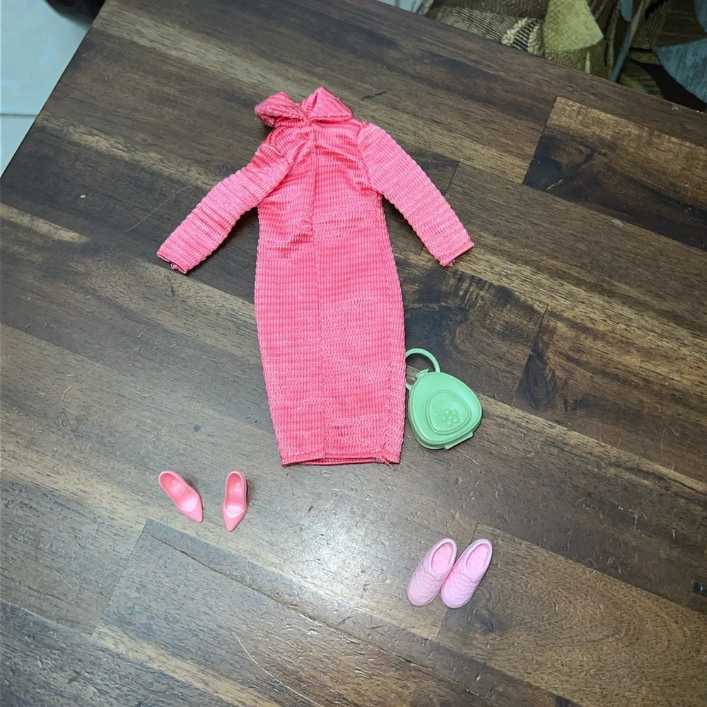 Vintage Barbie dress outfit shoes purse satin like‎ pink retired